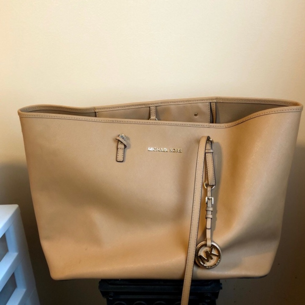 Michael Kors Jet Set ShoulderTote Bag